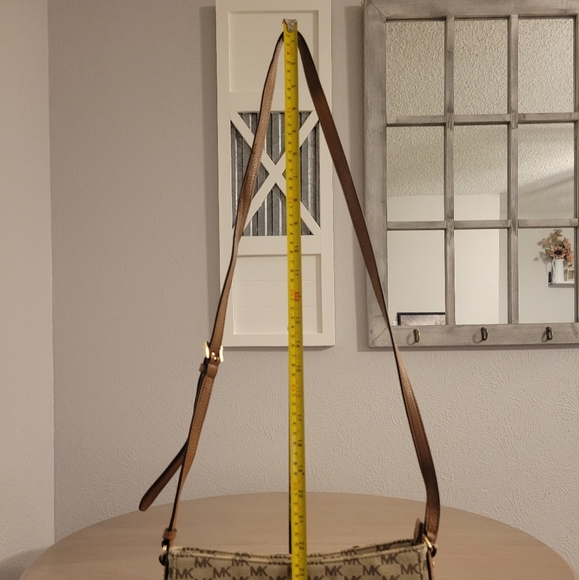 Michael Kors Jet Set Travel Large Messenger - Picture 15 of 15